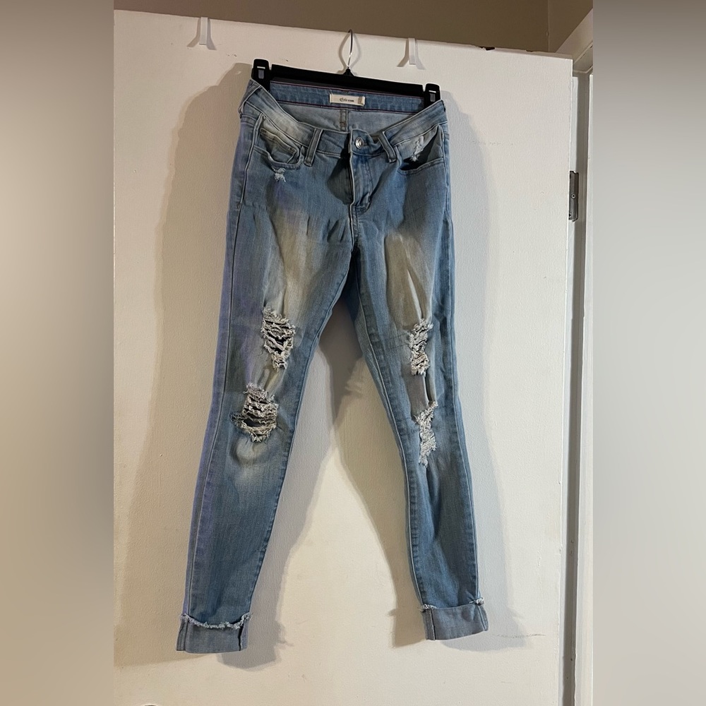 light washed skinny jeans